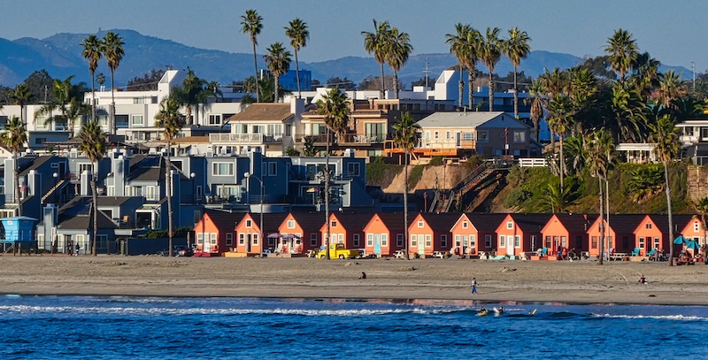 Beautiful Oceanside landscape and community featuring gates and garage doors
